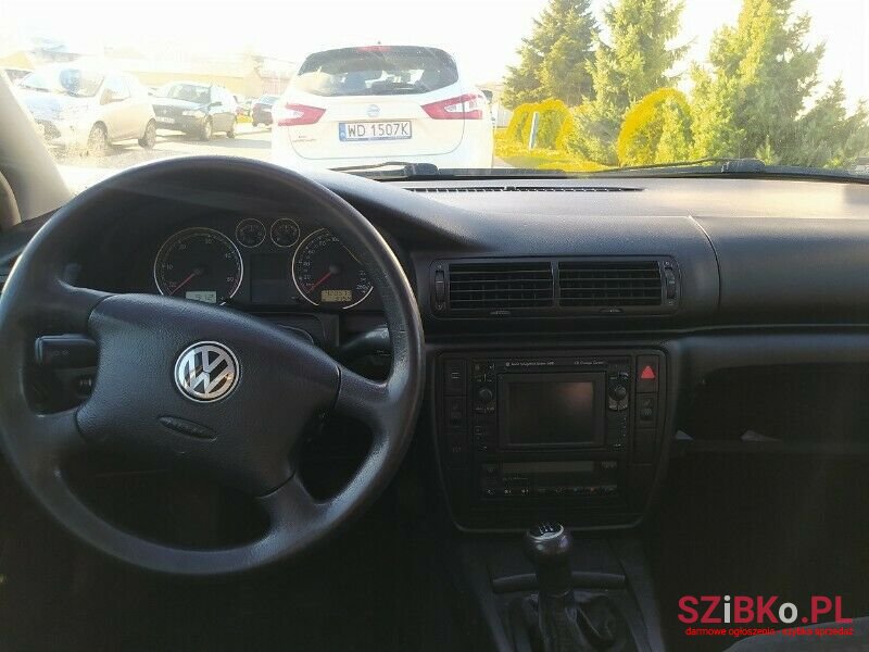 2001' Volkswagen Passat photo #5