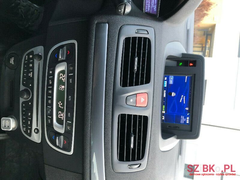 2010' Renault Megane photo #3