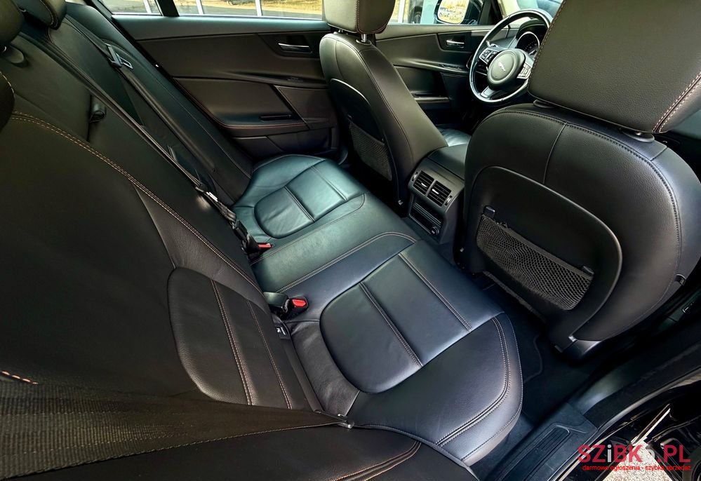 2016' Jaguar XE 20D Portfolio photo #6