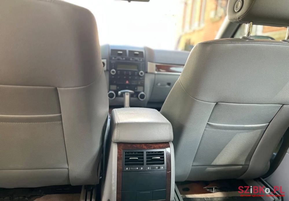 2007' Volkswagen Touareg photo #3
