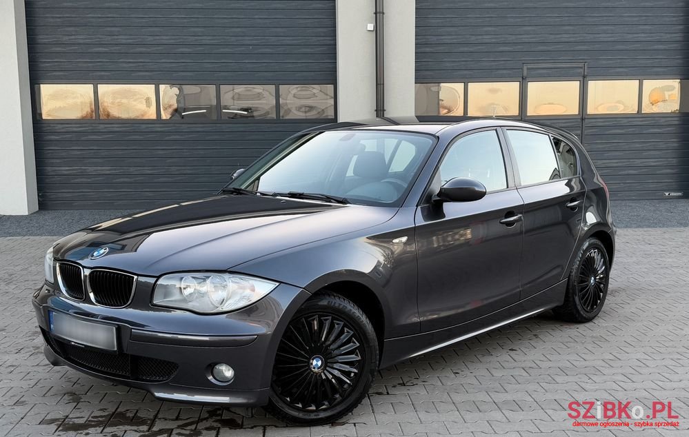 2005' BMW 1 Series 118I photo #4