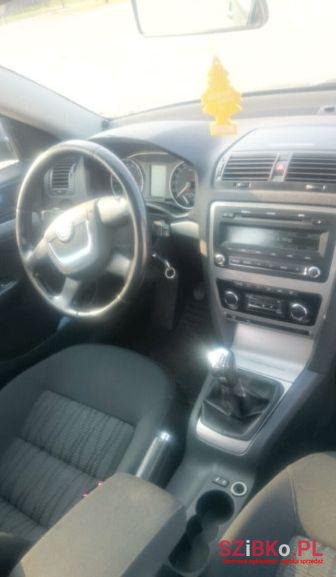 2009' Skoda Octavia photo #2