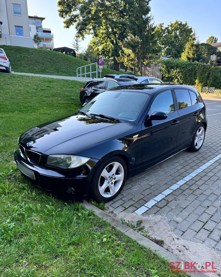 2005' BMW 1 Series 120D photo #1