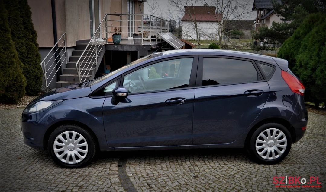 2011' Ford Fiesta photo #5