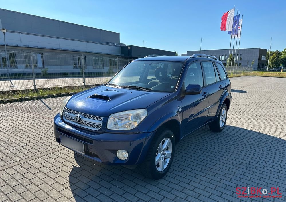 2004' Toyota RAV4 2.0 D-4D 4X4 photo #2