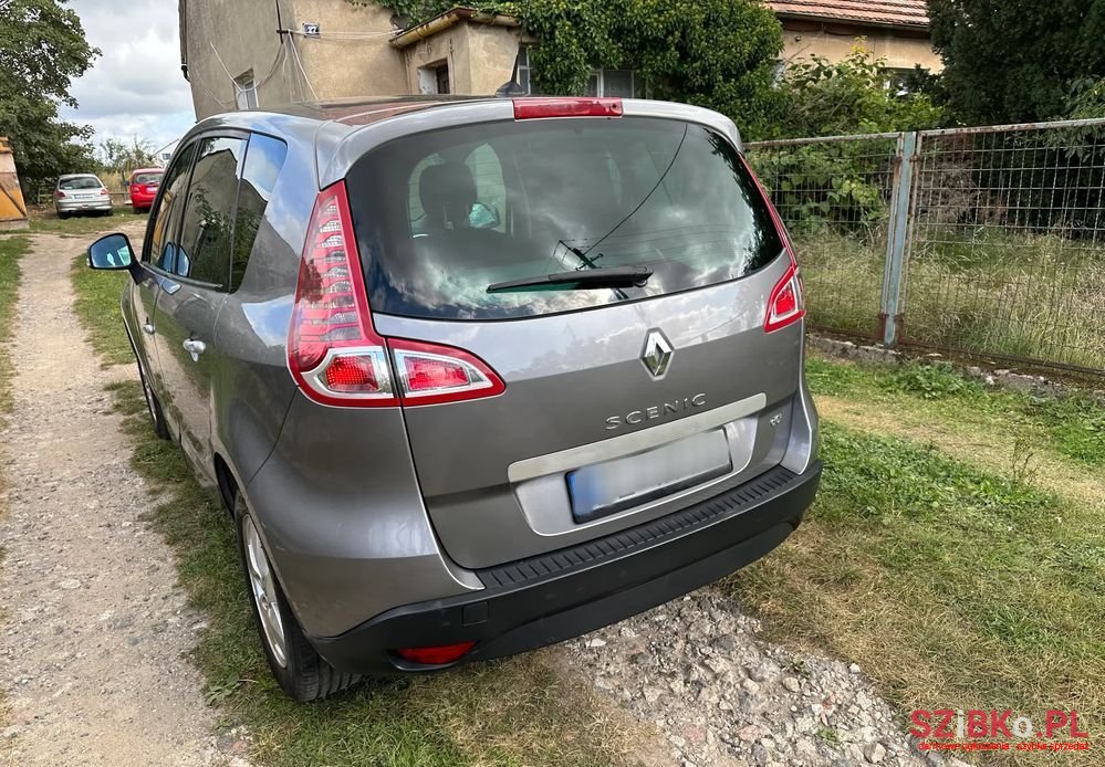 2010' Renault Scenic photo #4