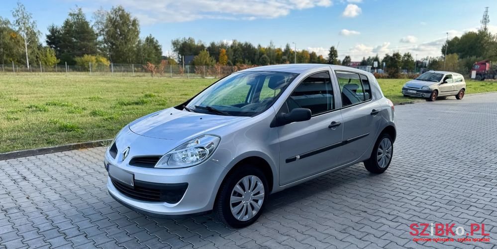 2006' Renault Clio photo #1