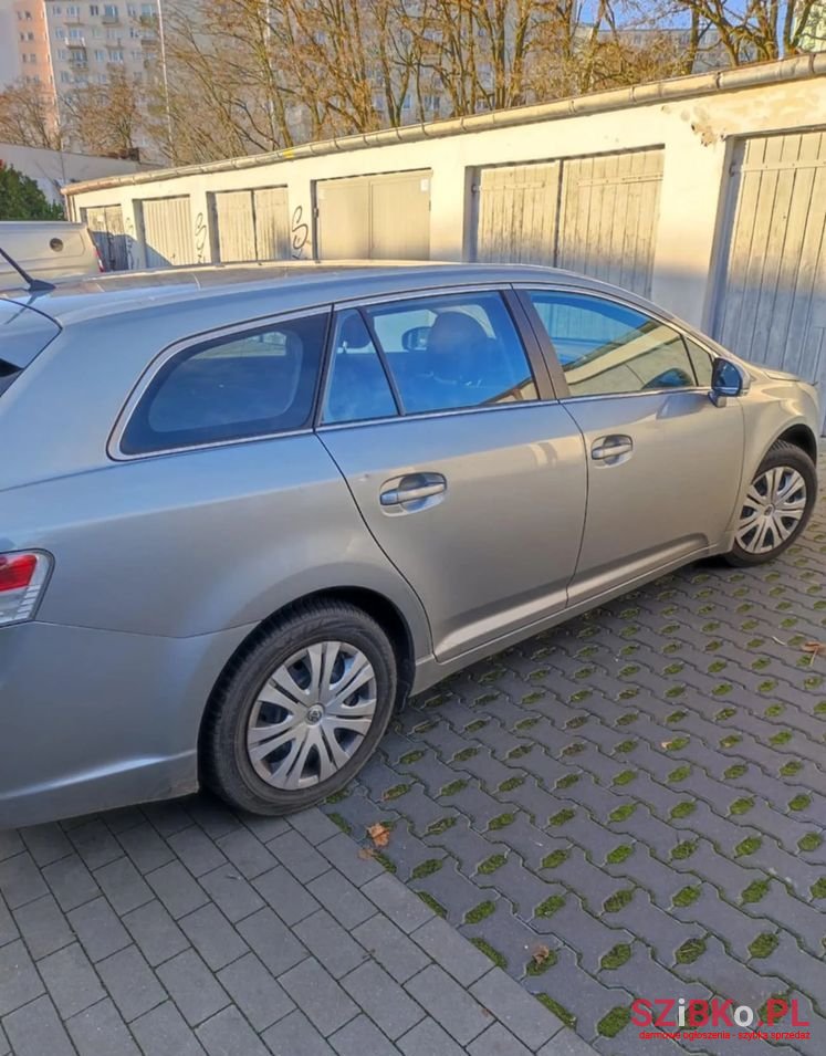 2010' Toyota Avensis 1.8 Sol Plus photo #4