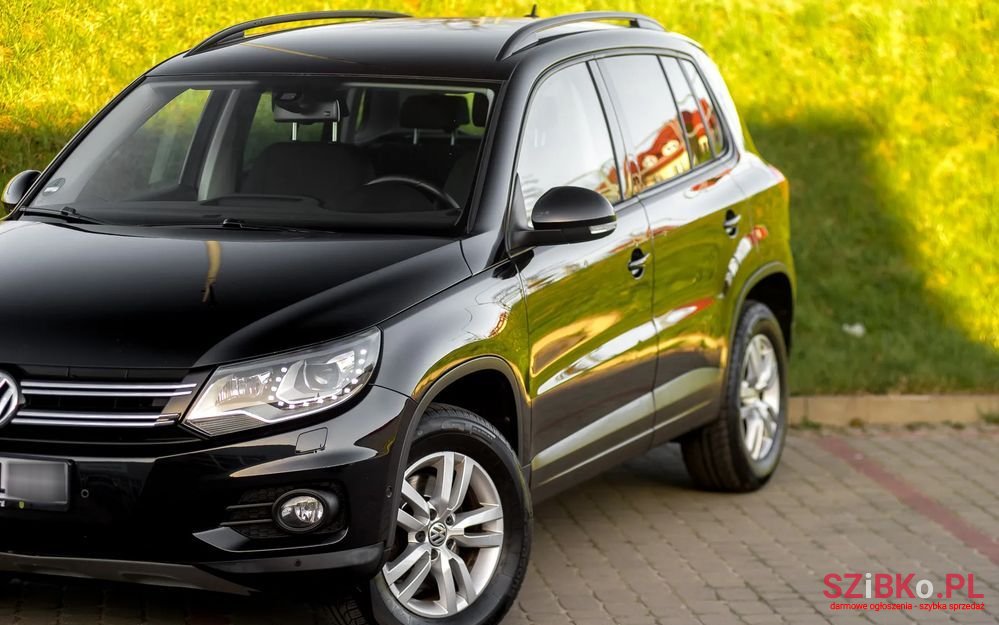 2012' Volkswagen Tiguan photo #2
