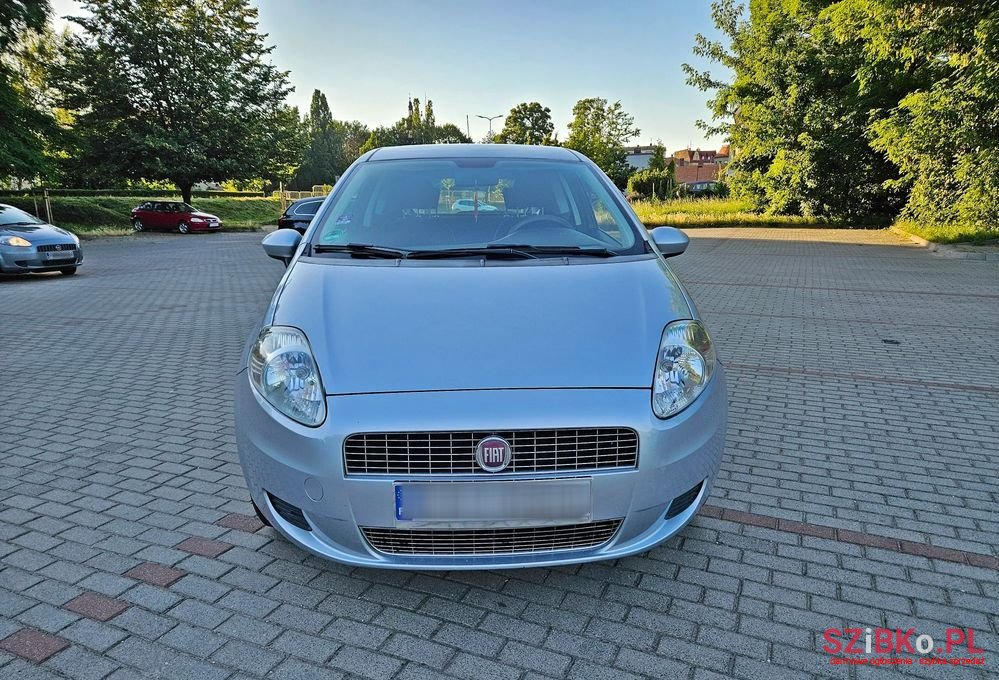 2009' Fiat Grande Punto 1.4 8V photo #2