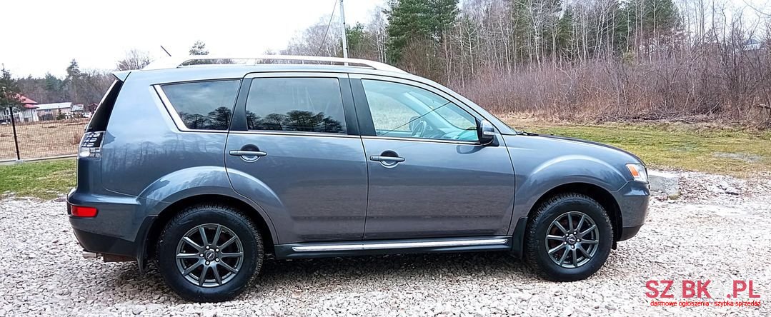 2010' Mitsubishi Outlander photo #3