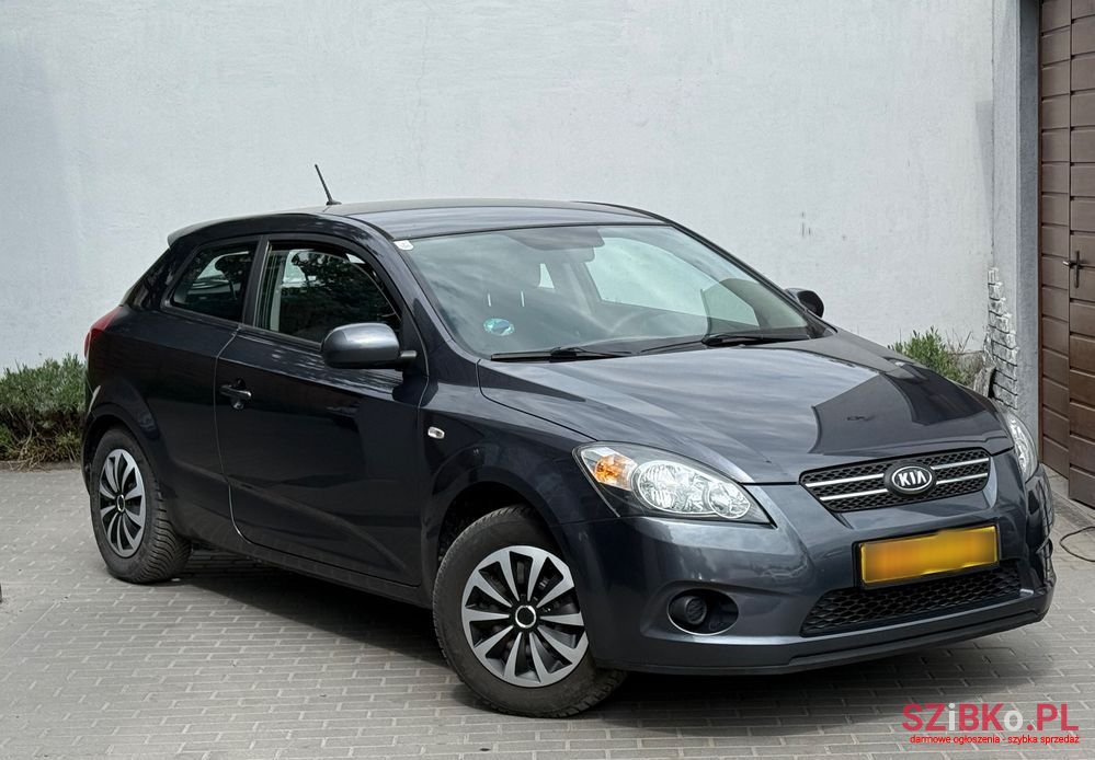 2010' Kia Proceed photo #1