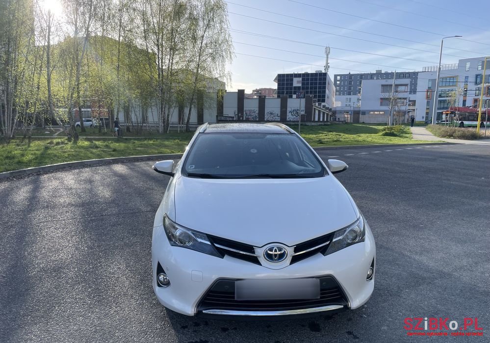 2014' Toyota Auris photo #3
