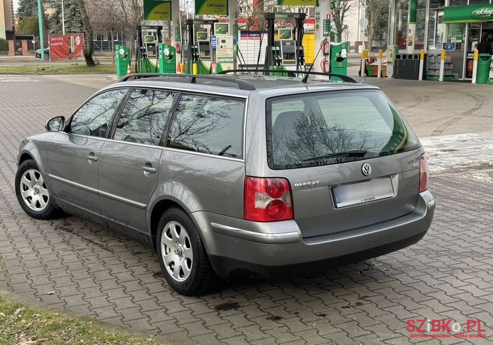 2004' Volkswagen Passat photo #4