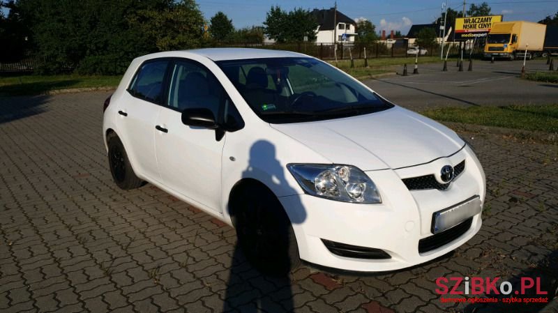 2009' Toyota Auris photo #2