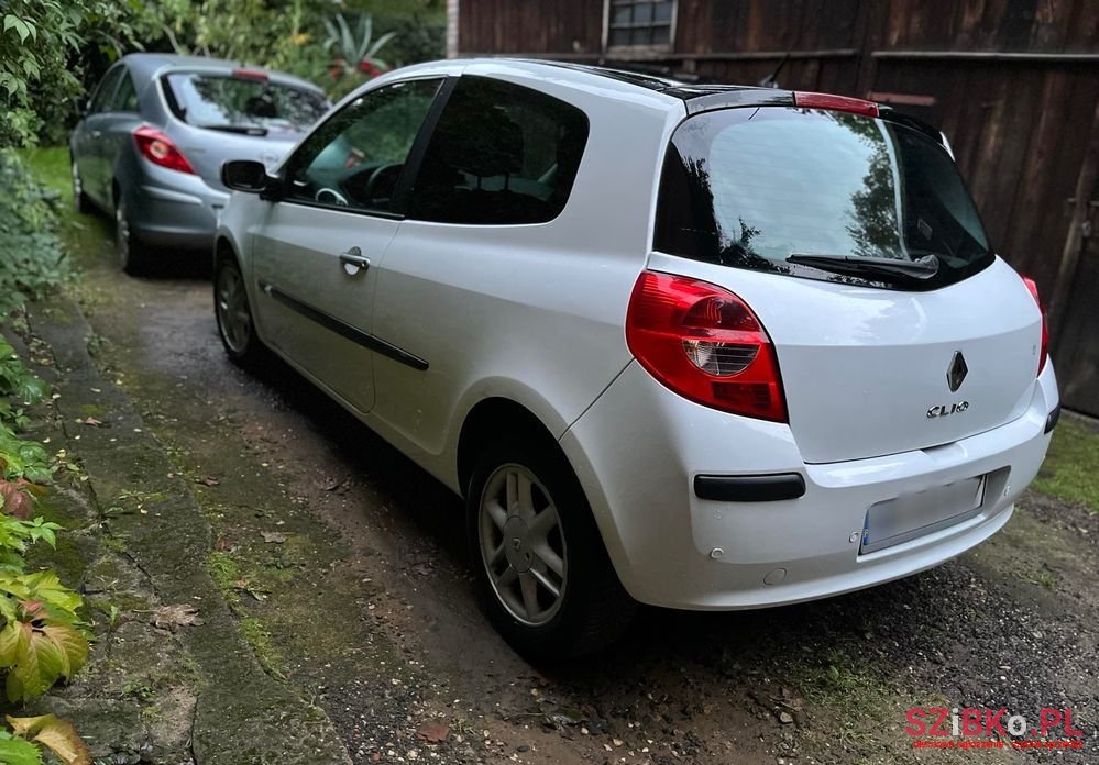 2007' Renault Clio photo #4