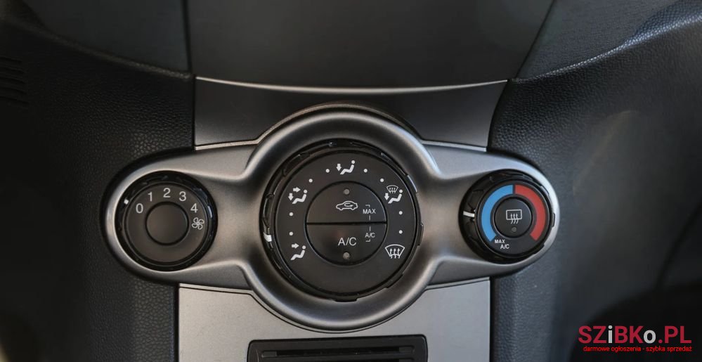 2011' Ford Fiesta photo #4