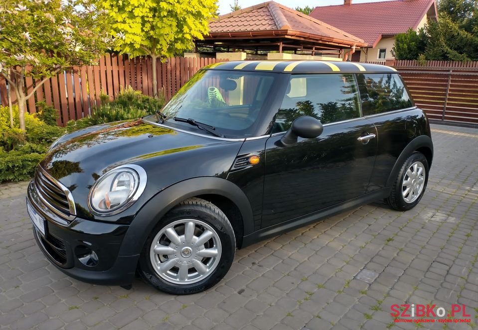 2011' MINI Cooper photo #5