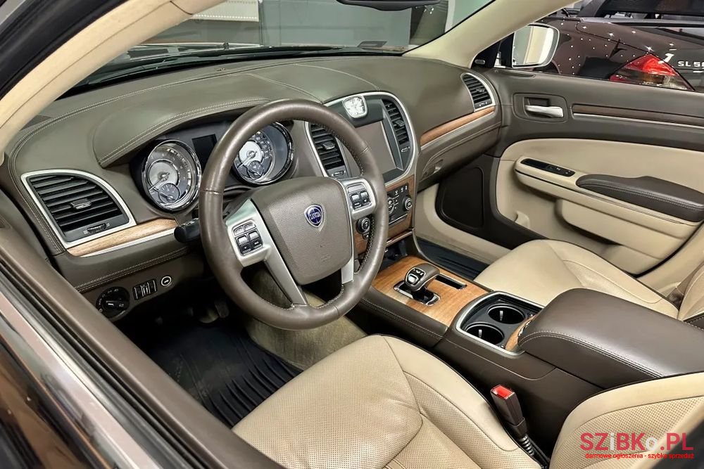 2011' Chrysler 300C photo #4