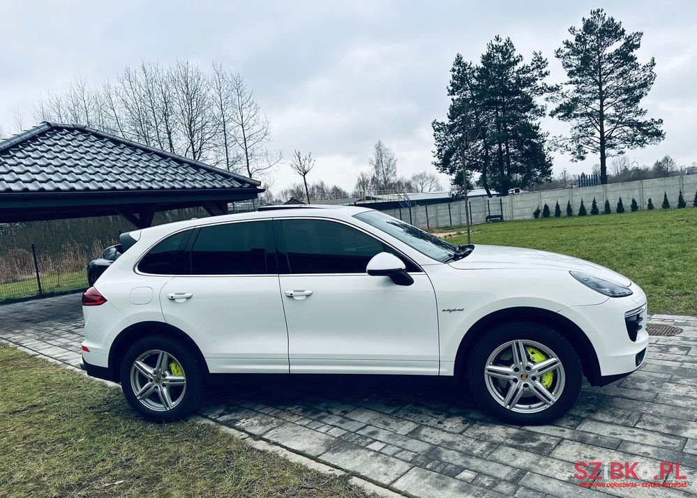 2016' Porsche Cayenne S E-Hybrid photo #5