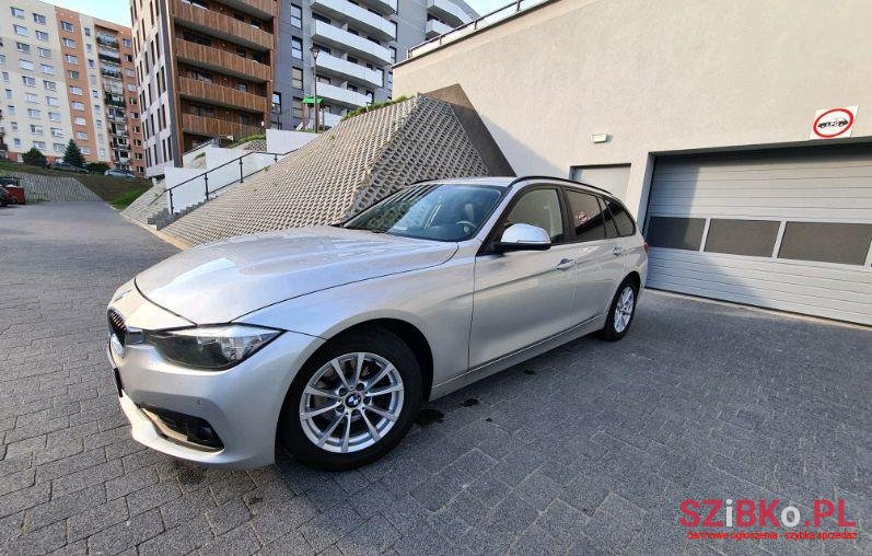 2017' BMW 318 photo #1