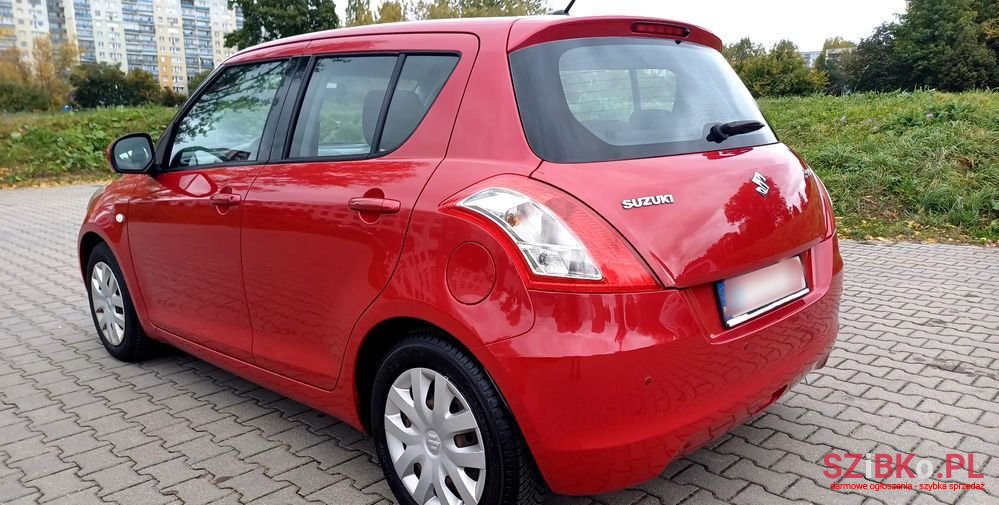 2011' Suzuki Swift 1.2 Club photo #1