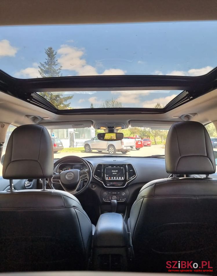 2019' Jeep Cherokee photo #6