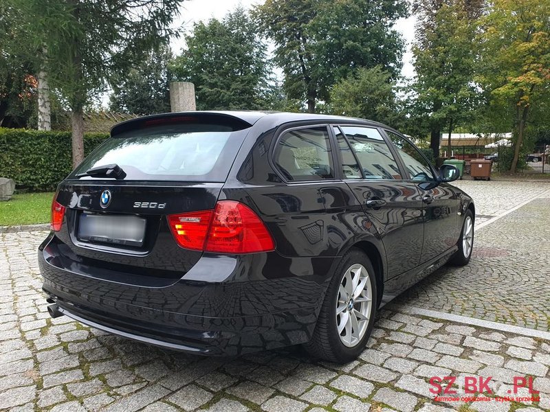 2010' BMW 3 Series 320D photo #4