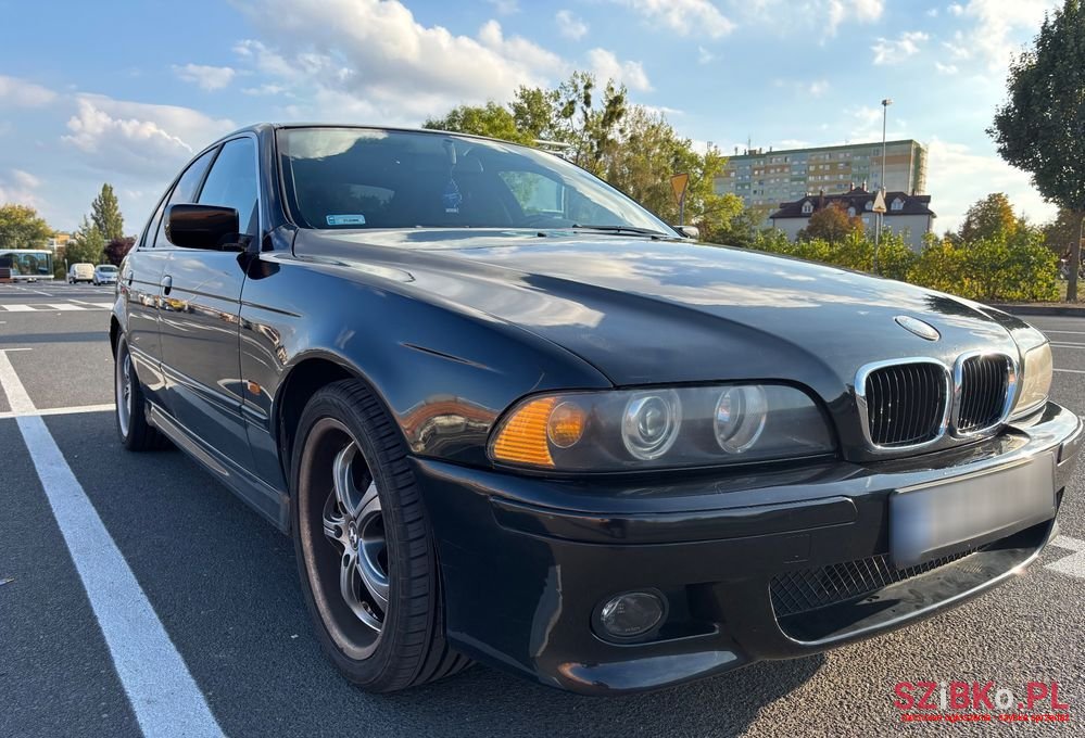2002' BMW 5 Series 525I photo #1
