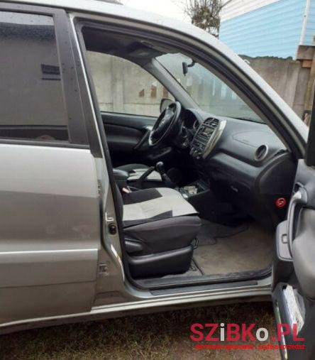 2004' Toyota RAV4 photo #1