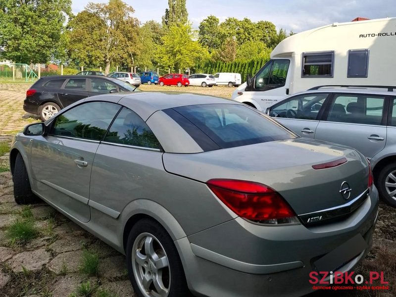 2007' Opel Astra Twintop photo #5