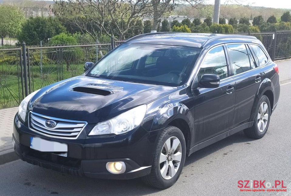 2010' Subaru Outback photo #2