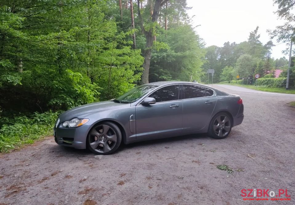 2010' Jaguar XF photo #6