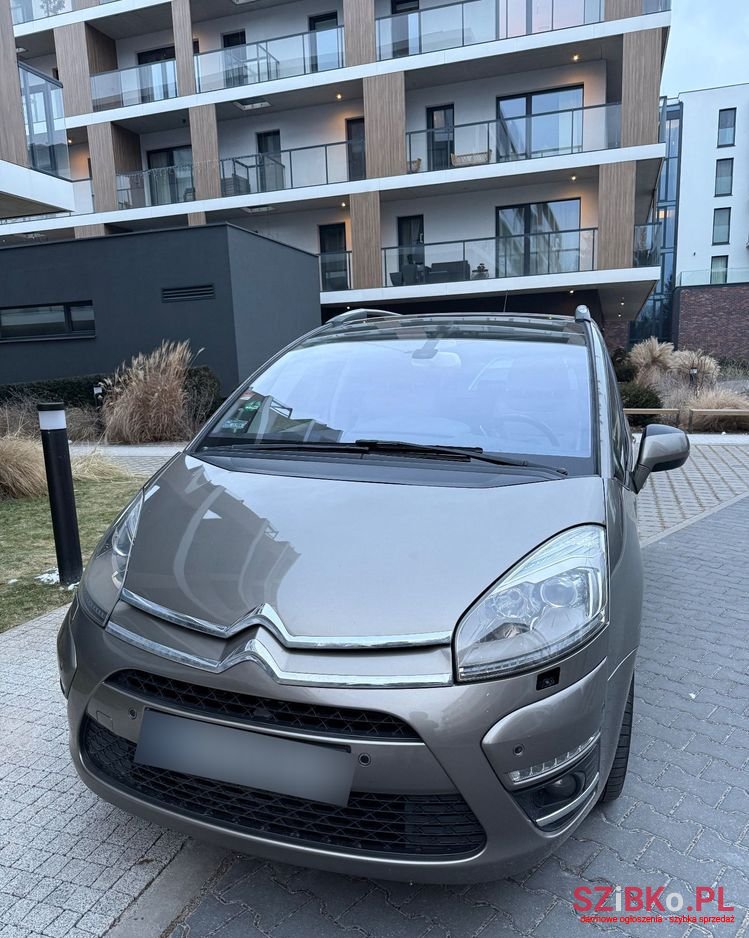 2011' Citroen C4 Picasso photo #2