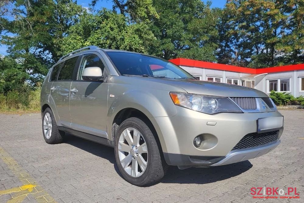 2008' Mitsubishi Outlander 2.4 Instyle Cvt photo #3