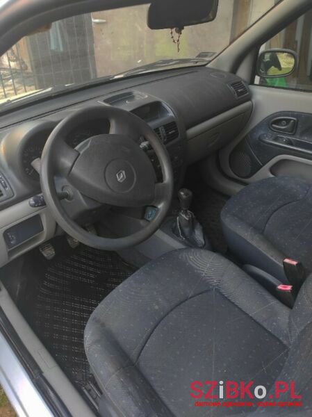 2001' Renault Clio photo #4