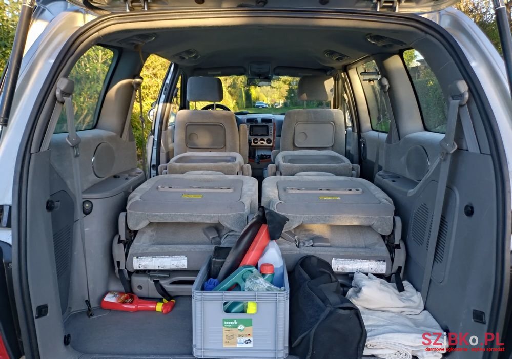 2004' Kia Carnival photo #5