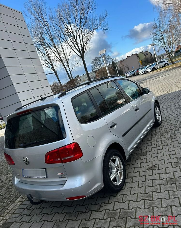 2011' Volkswagen Touran photo #2