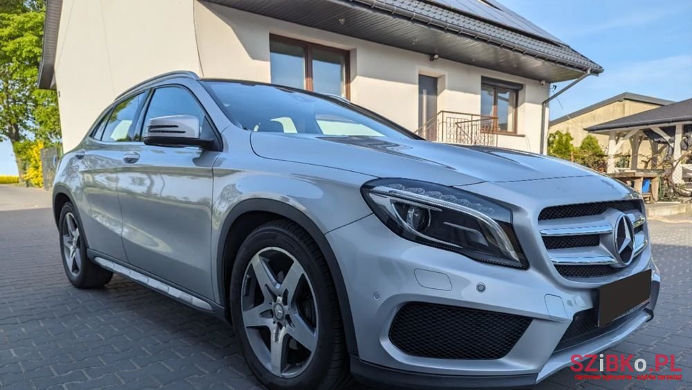 2014' Mercedes-Benz GLA photo #6
