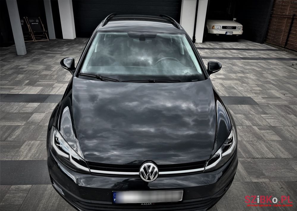 2019' Volkswagen Golf photo #3
