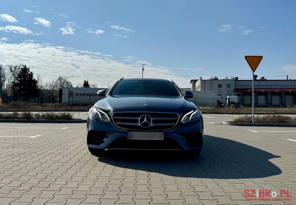 2017' Mercedes-Benz E-Class photo #2