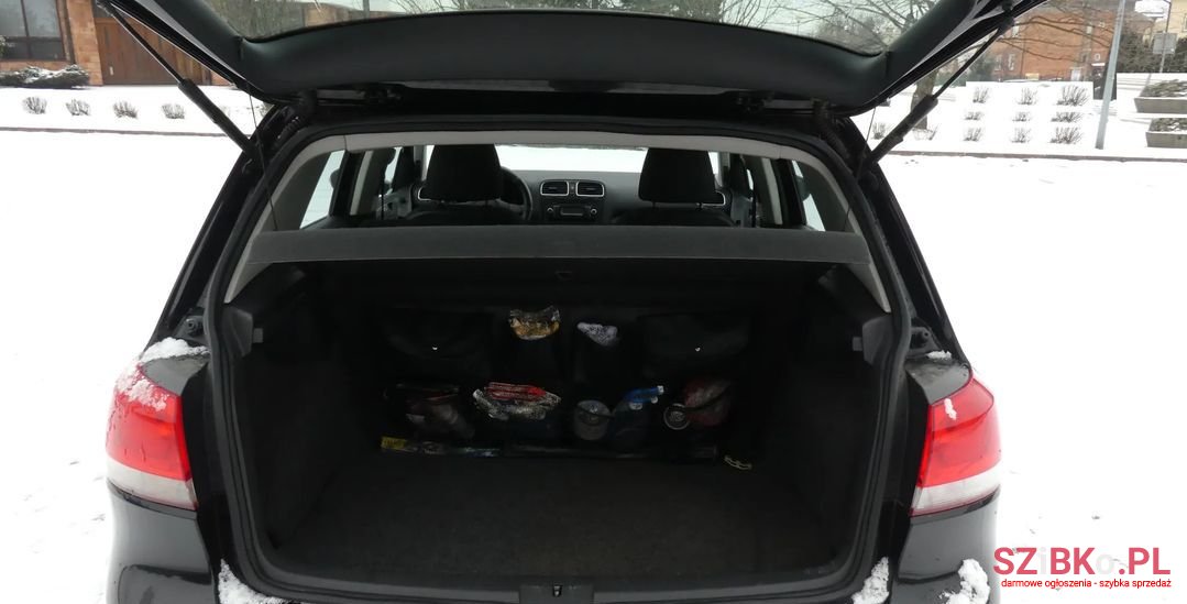 2009' Volkswagen Golf photo #5