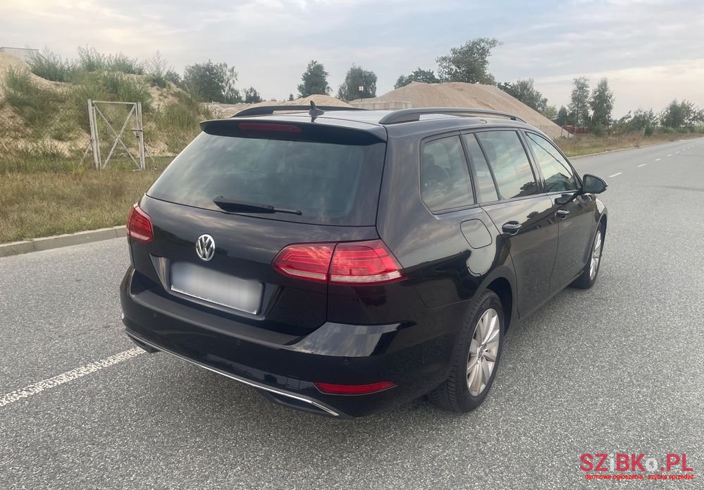 2017' Volkswagen Golf photo #5