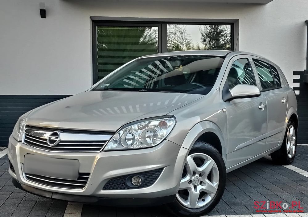 2008' Opel Astra photo #1