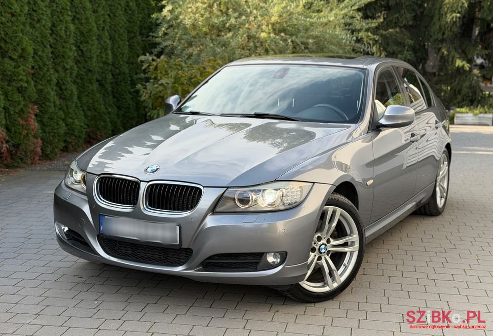 2011' BMW 3 Series photo #1
