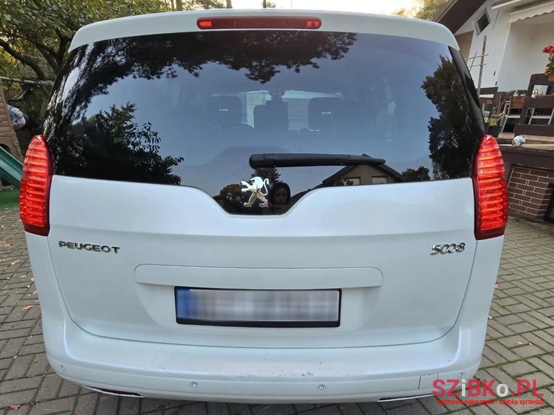 2012' Peugeot 5008 photo #2