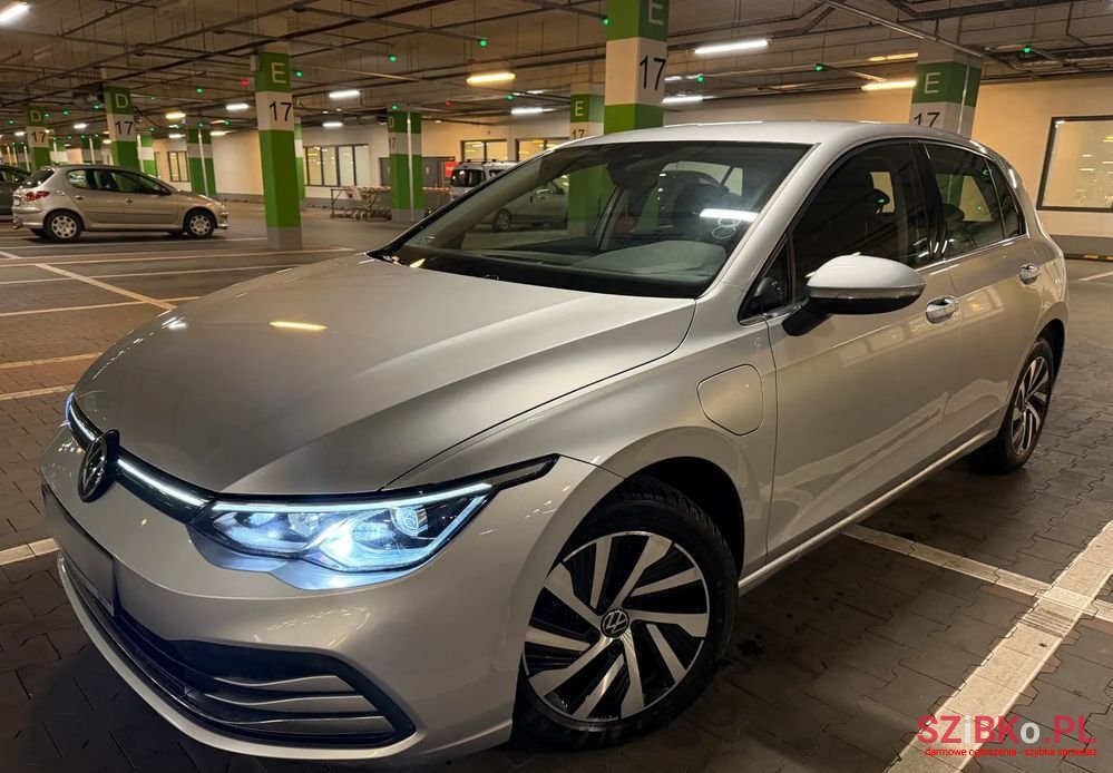 2022' Volkswagen Golf photo #2