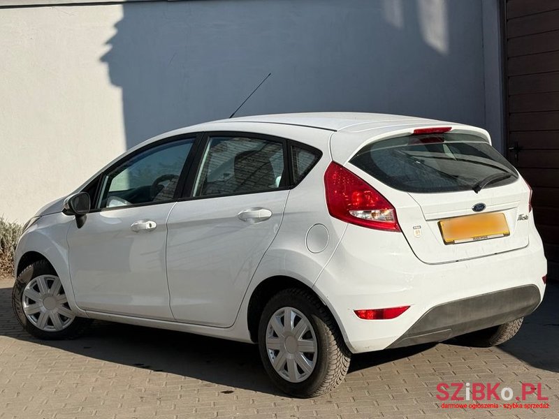 2010' Ford Fiesta photo #3
