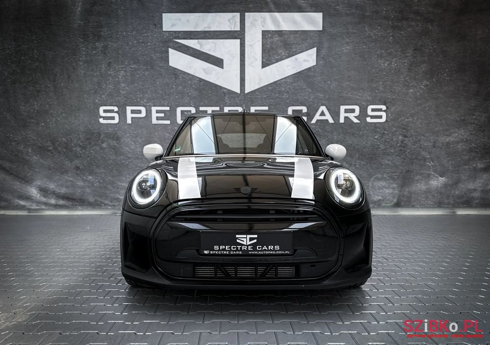 2021' MINI Cooper Standard photo #5