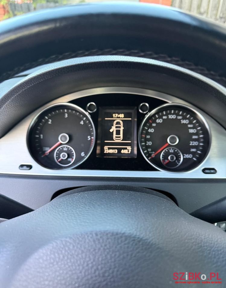 2010' Volkswagen Passat photo #6